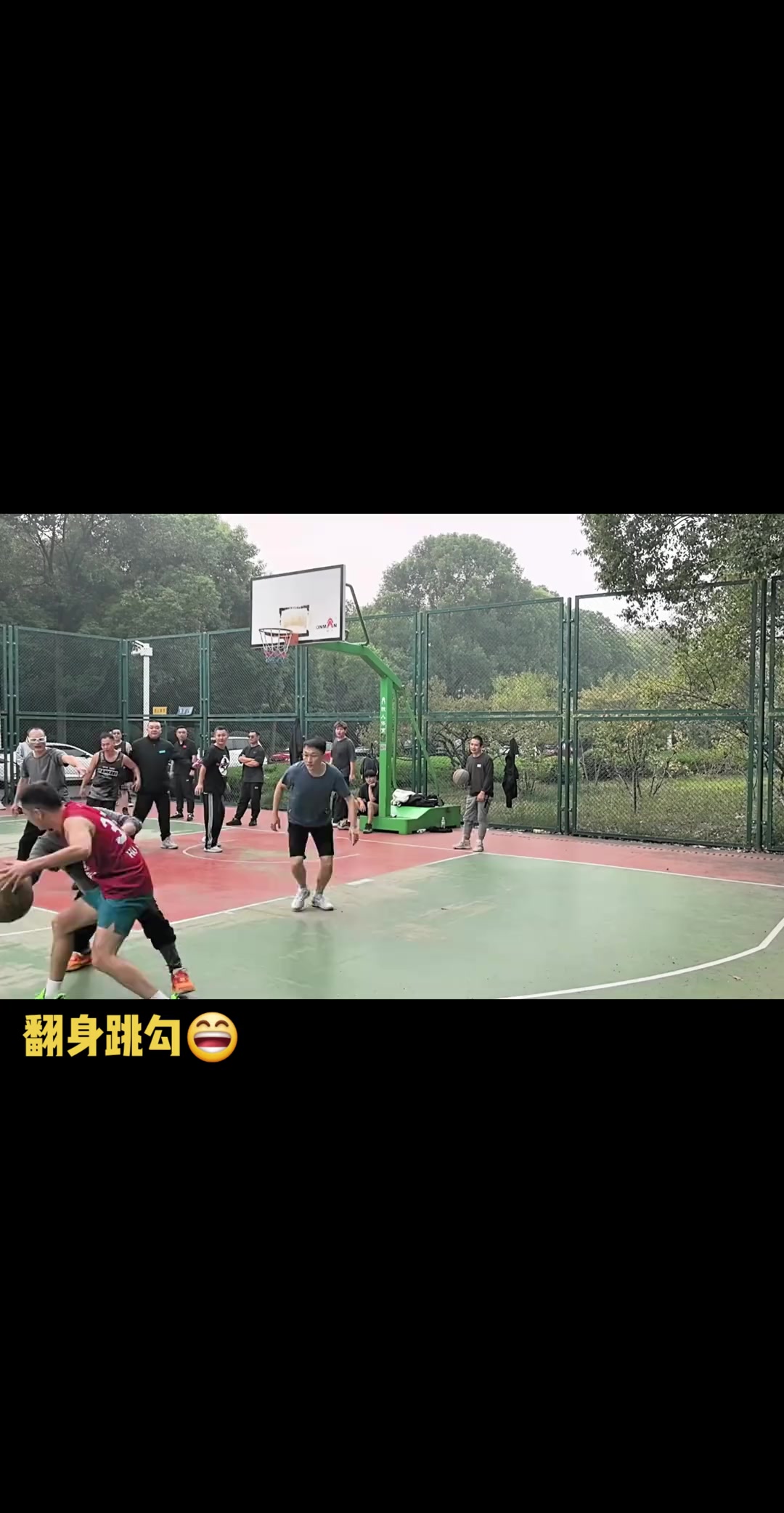 [进攻精彩片段]超级后仰单臂勾手！红衣⬇️小哥❗就靠这招独⬆