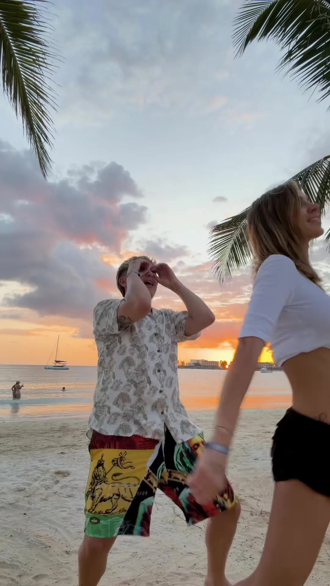 [今日亮点镜头]郎才女貌阿根廷独⚾立队的迭戈❕-塔奇亚女友竟