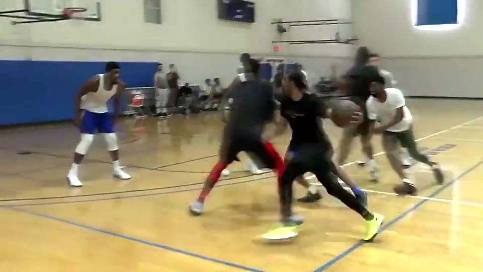 [快船]进入他的运控节奏就防不住了！火箭哈登打训练局轻松砍瓜