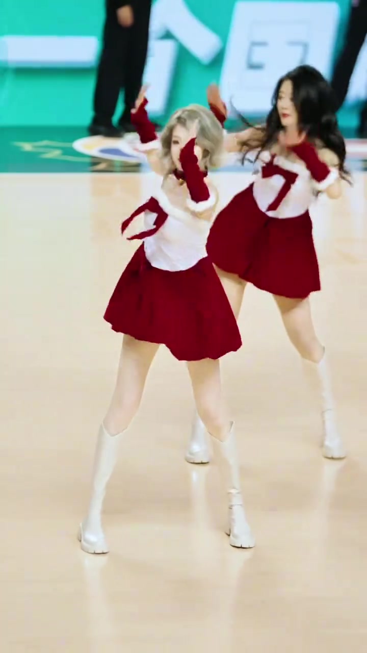 [集锦]同曦美女啦啦队员张大白晒热舞视频：我能给你的，只有感觉