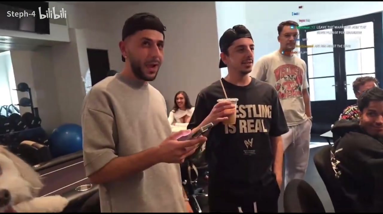 [体育视频]本人感到震惊！名场面：有球迷问巴特勒“库里身上是不是香香的”