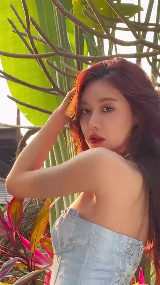 【今日视频】美娜这身穿搭一上太欲啦！！我就问在座的哪位顶得住？