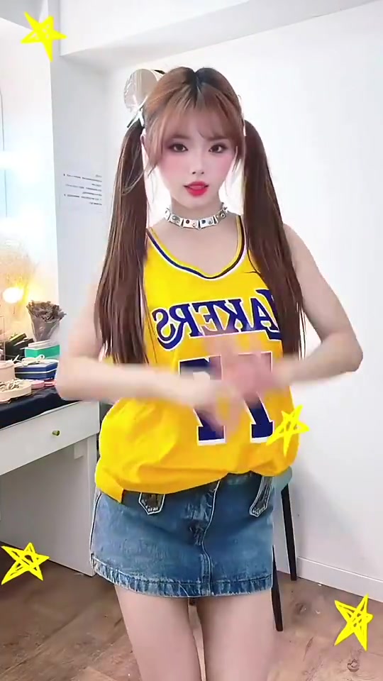 【视频/集锦】双马尾女主播泱泱穿东契奇球衣：这造型不拍视频就