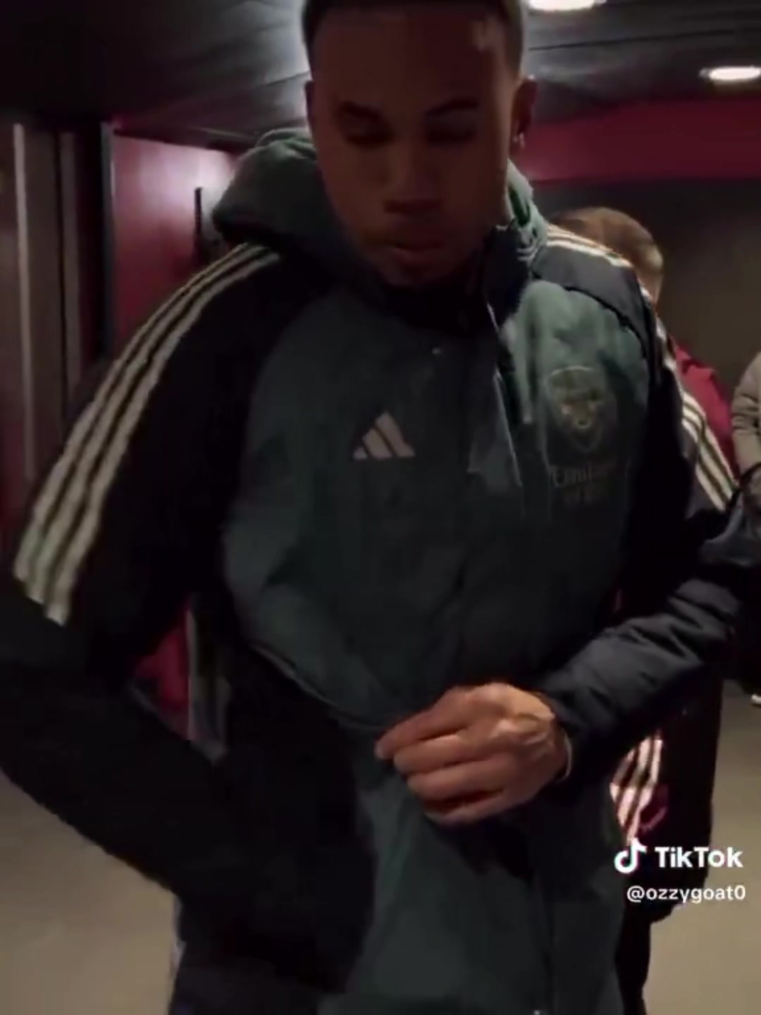 【推荐】维拉中场奥纳纳赢球后喜欢做装口袋动作，加布赛后回应