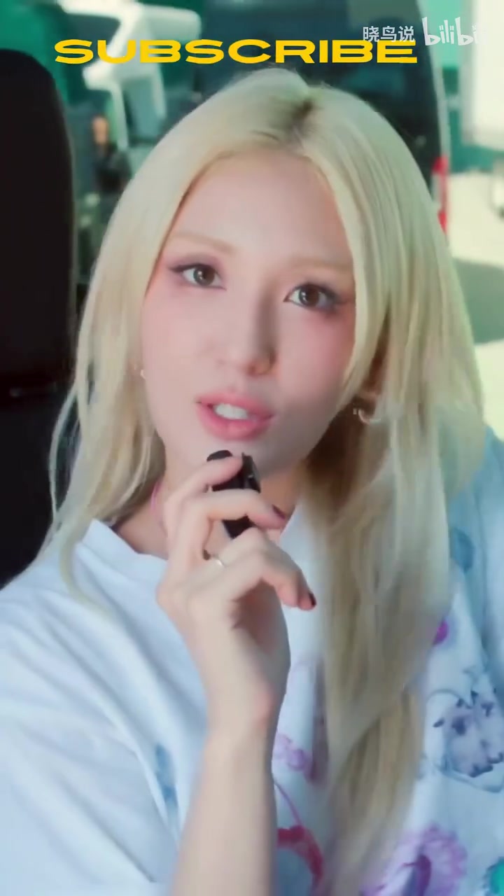 【今日热门剪辑】来看点养眼的吧！此前✌️歌手Som❕i身穿小