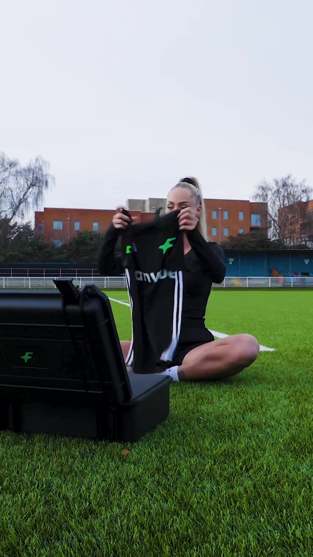 [視頻/集錦]太喜歡這個(gè)足球啦！阿麗莎-萊曼重現了耐克那支標志性的橫梁挑戰