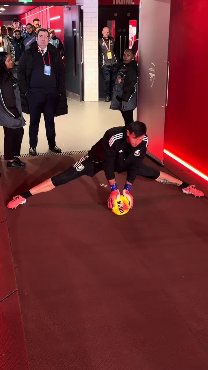 【推荐】装逼失败！大马丁赛前在阿森纳球员通道里挑衅