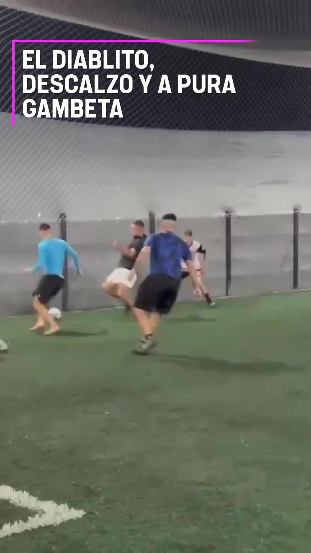 【值得一看】光脚盘带一流！曼城新星埃切维里在假期与朋友一起踢球