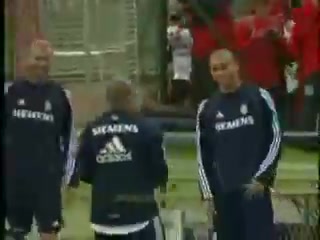 【体育视频】当年卡洛斯、大罗、齐达内一起训练，但齐达内不够巴