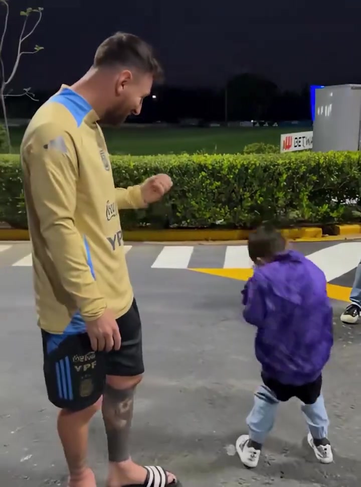 [视频/集锦]他是无数人的偶像！梅西那些与球迷的温馨时刻！