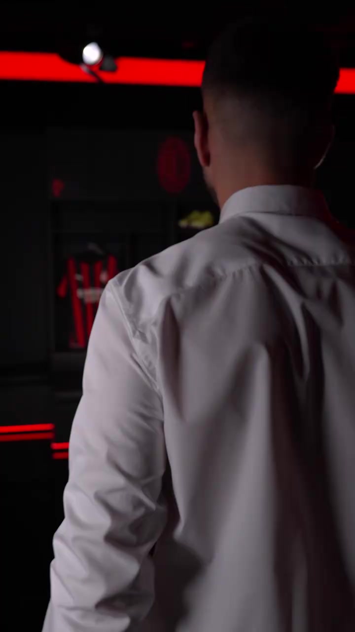 【体育视频】小伙还年轻！菲尔克鲁格加入米兰的官方视频！超级英