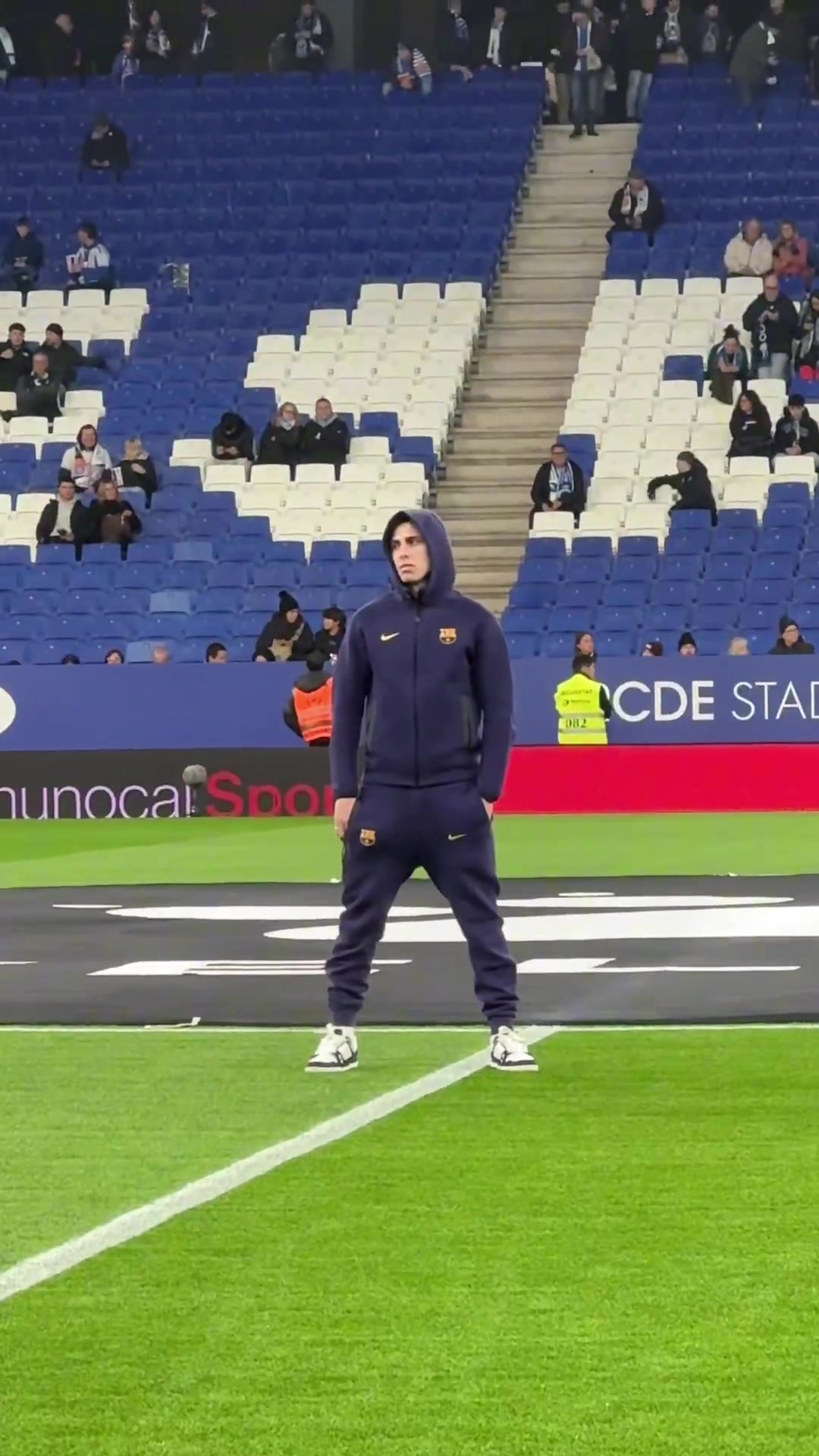 【你怎么看？】费尔明是最后一个离开球场去热身的人，小伙这是在想啥呢