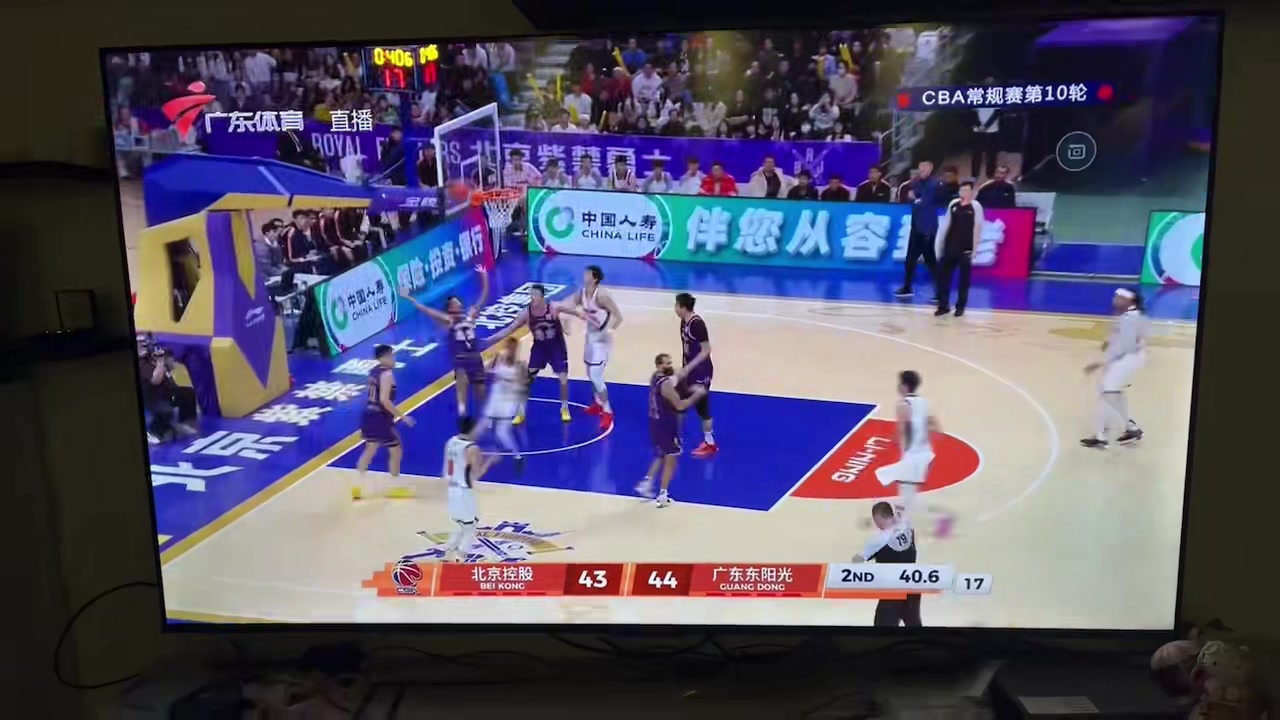 【精彩剪辑】胆子真大广体解说CBA球员出现走步，突然提及詹姆