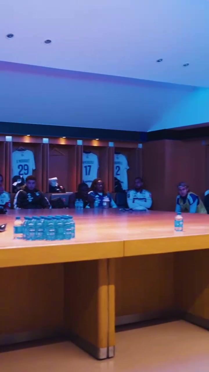 【你怎么看？】激励队员！名场面：罗西尼尔此前率领球队战平大巴