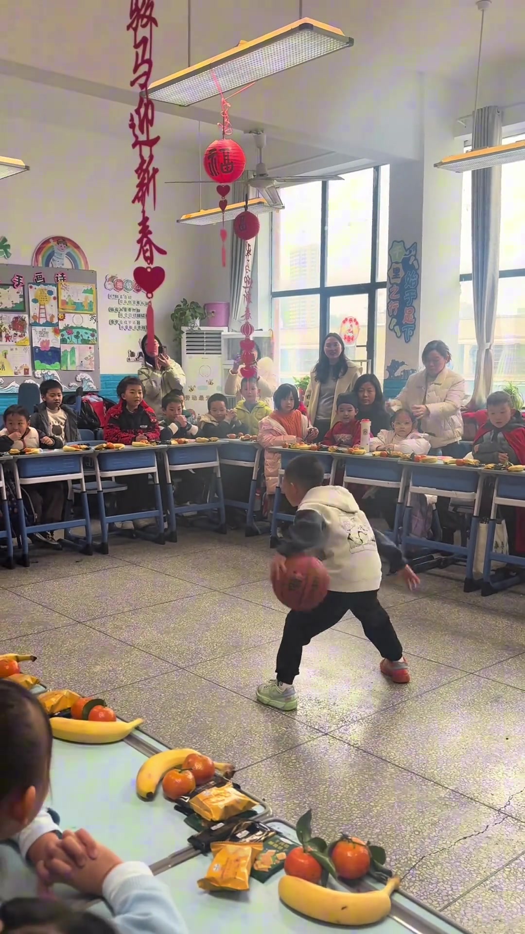 【NBA】一位母亲晒视频：学篮球还是有一点作用的！儿子元旦才