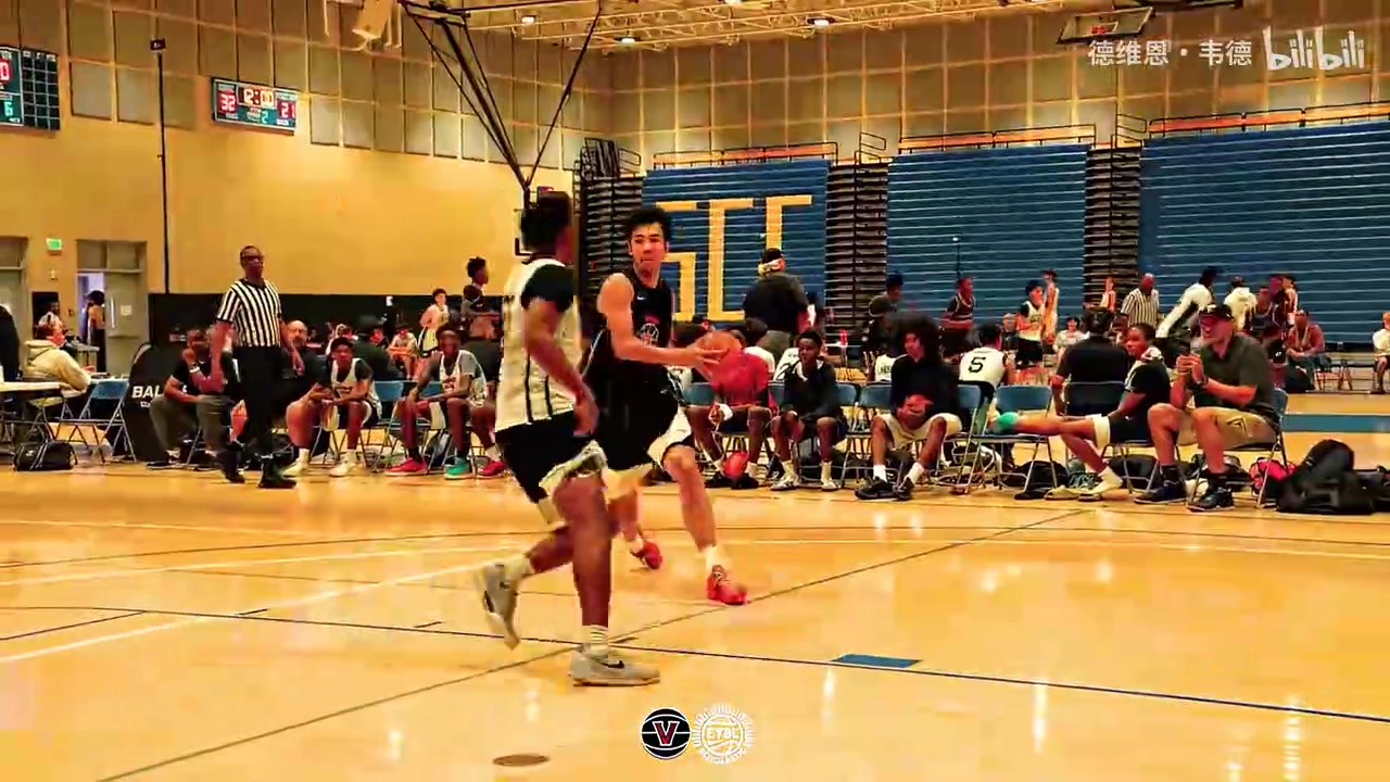 [视频]你绝对会爱上他的球风！张博源的进攻节奏！