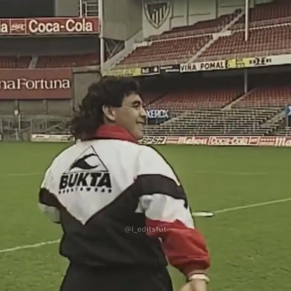 【你怎么看？】看起来憨厚的两个人！珍藏影像：马拉多纳和年轻的西蒙尼！