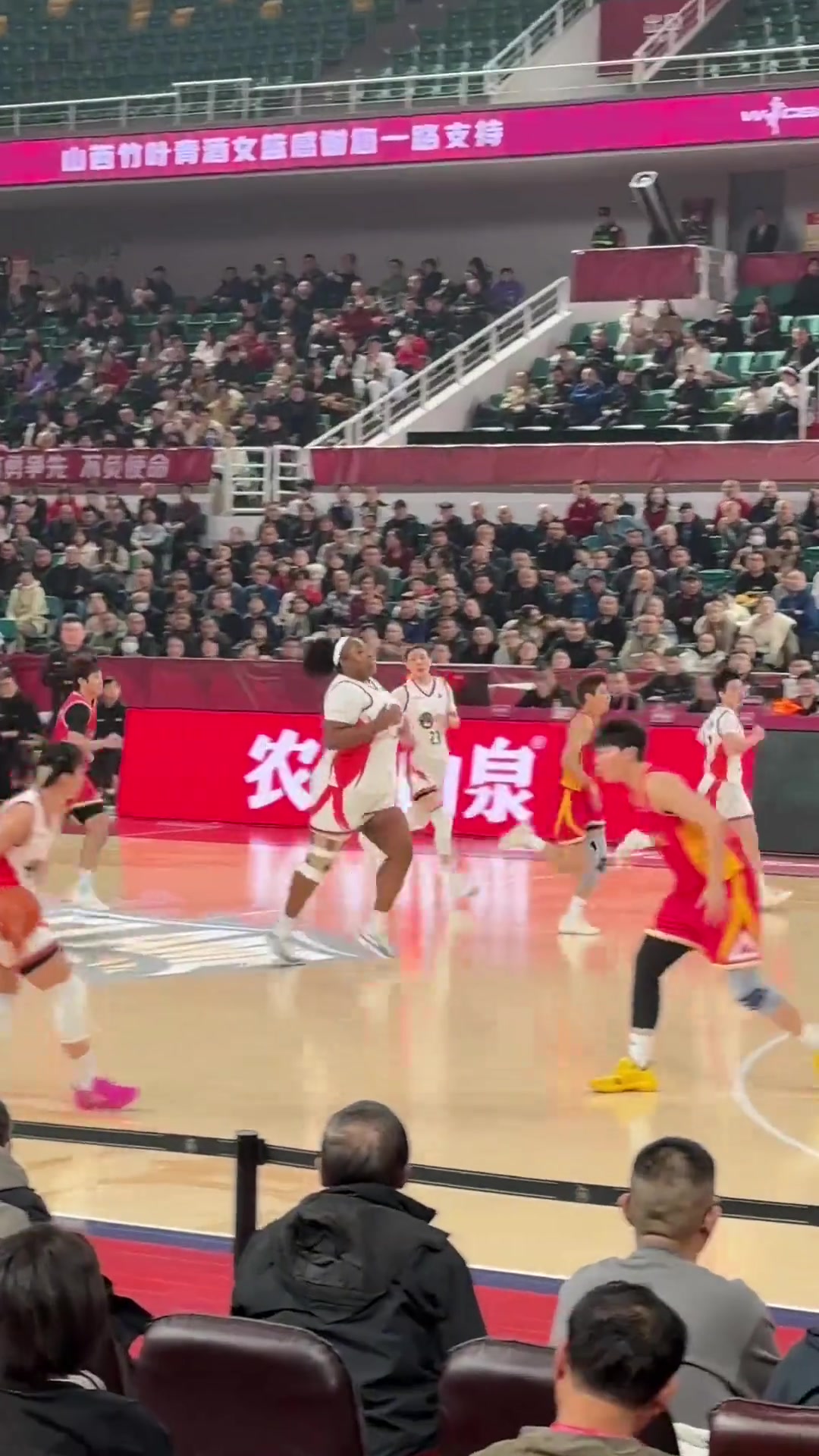 【推荐视频】重型卡车！没想到WCBA山西女篮也有一位女版大宝贝奥妮尔啊！