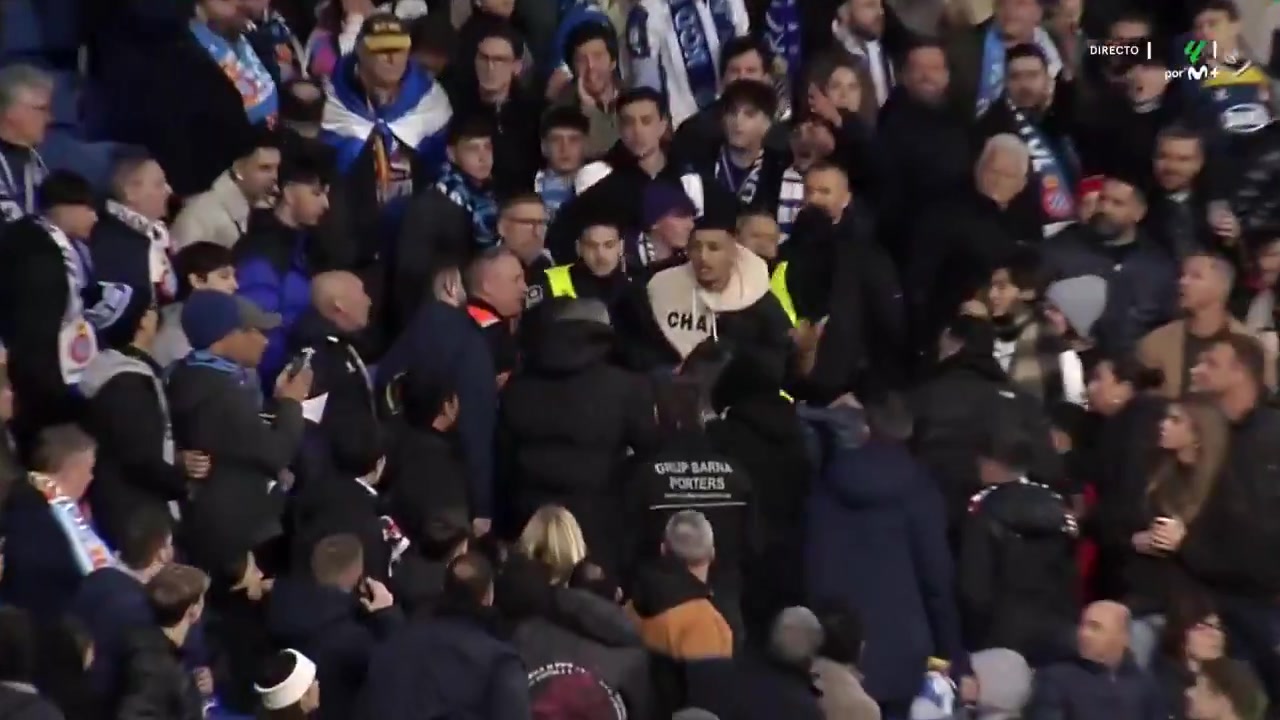 【视频/集锦】找打？巴萨球迷在愤怒的西班牙人球迷群中庆祝