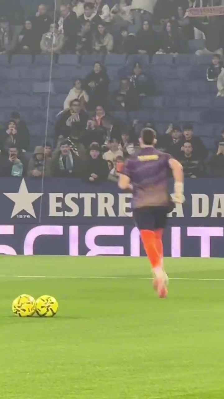 【体育视频】心理素质强大！加西亚面对西班牙人球迷漫天嘘声