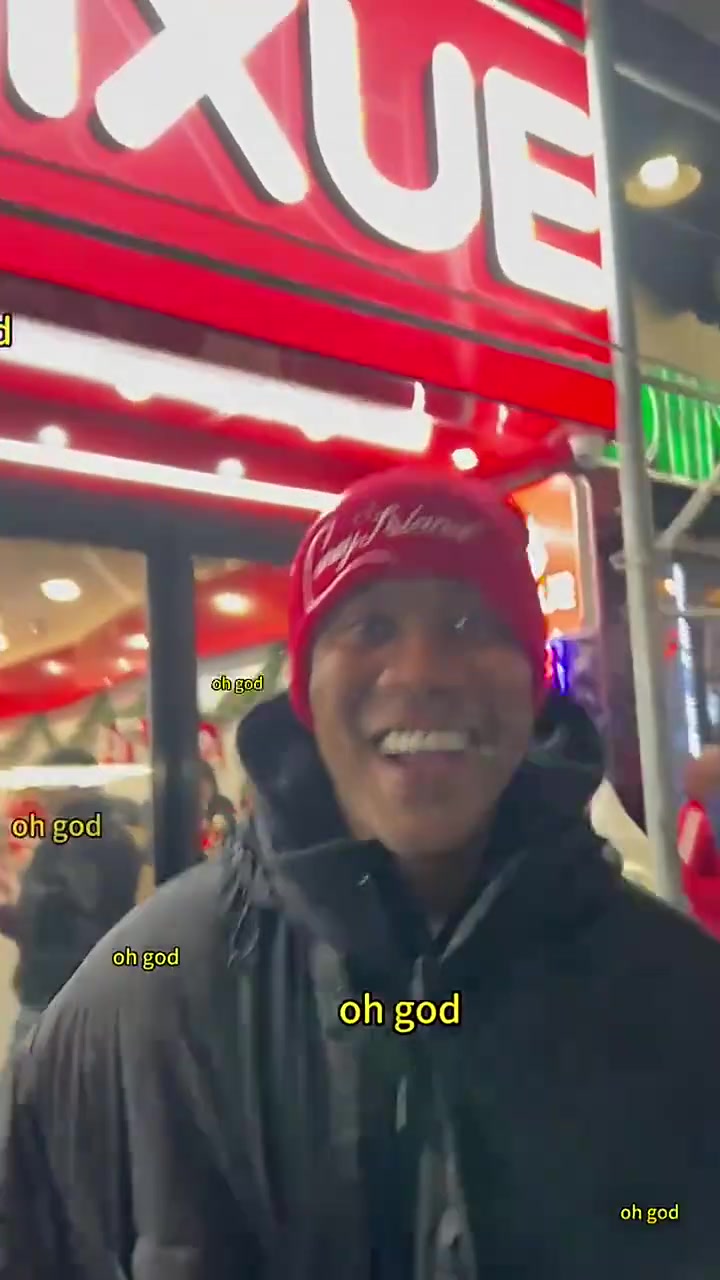 【尼克斯】在美国也能喝到中国饮品！马布里探店时代广场蜜雪冰城