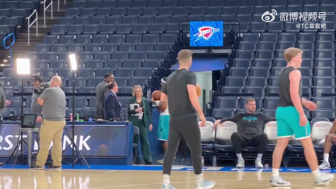 【视频/集锦】也是雷霆出品！黄蜂对阵雷霆赛前，特雷·曼恩与雷