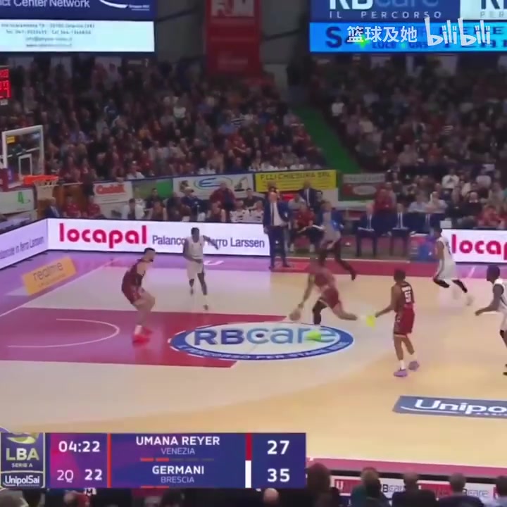 【值得一看】太横了！这记死亡隔扣观感太“炸”了！防守球员很倒