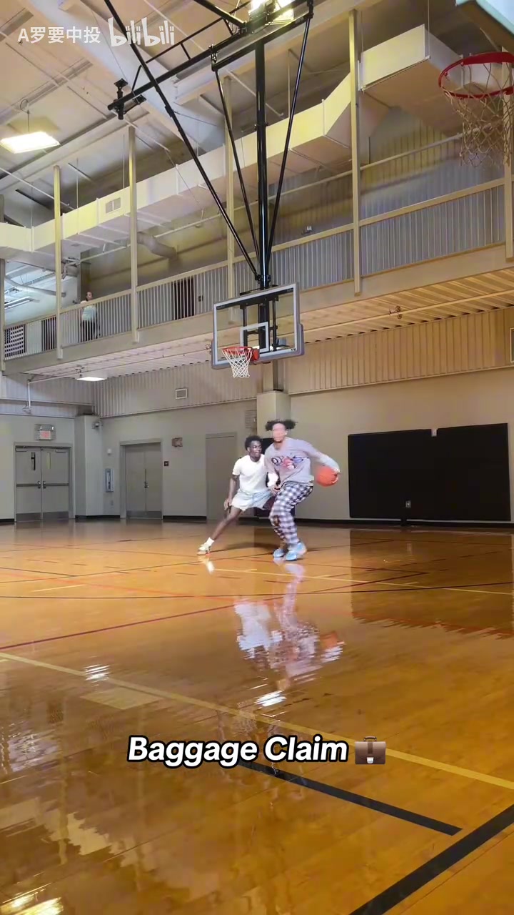 [视频]观赏性篮球！当你觉得他只会花式的时候，他来了个跳步暴