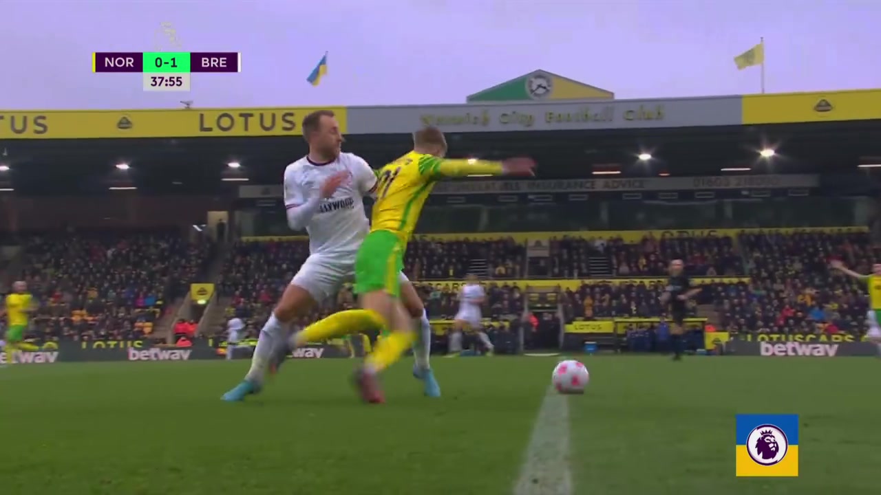 [有道理嘛?]拥抱是对生命的尊重！当球员发现犯规自己的是埃里