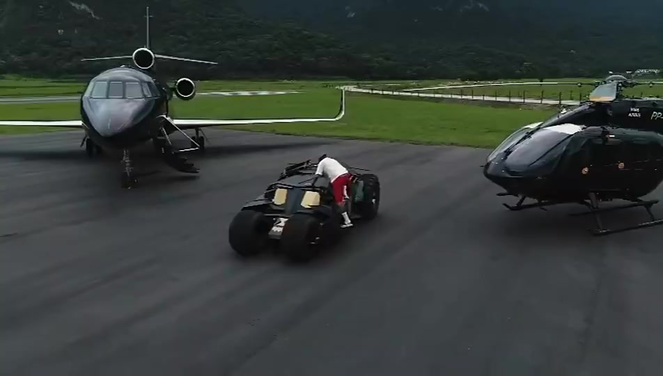 【有道理嘛?】男人的梦想！内马尔晒私人玩具蝙蝠侠战车，还有数