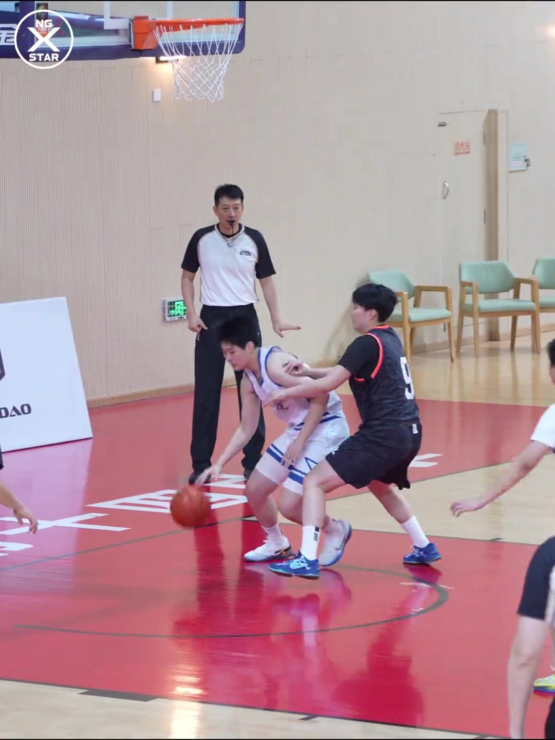 【篮球】提问‍遇到这种情况该如何判？