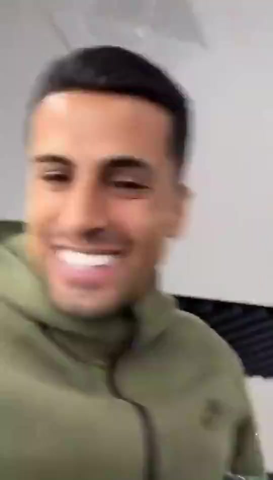 【热点回放】这⭐是真爱！坎塞⬇️洛得知即将租借回⭐归巴萨，在