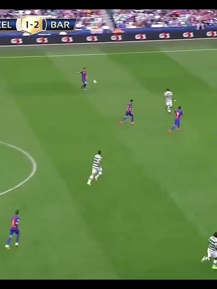 [推荐视频]标志性的斜长传！梅西的长传简直就是艺术品！