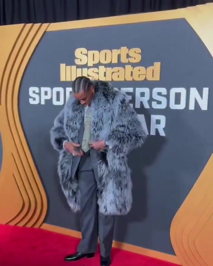 【有道理嘛?】好家伙，亚历山大这身装扮什么水平？得花不少钱吧