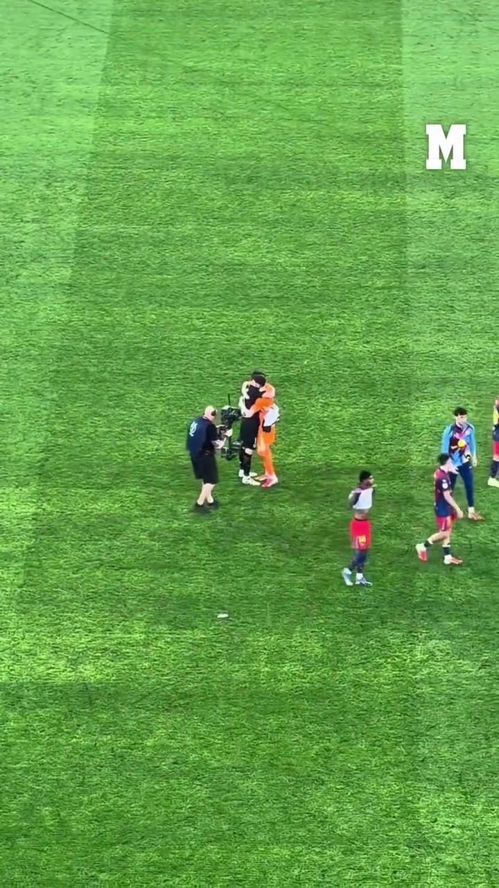 [值得一看]都是朋友！现场直拍：赛后巴萨球员和毕巴球员的各种拥抱！