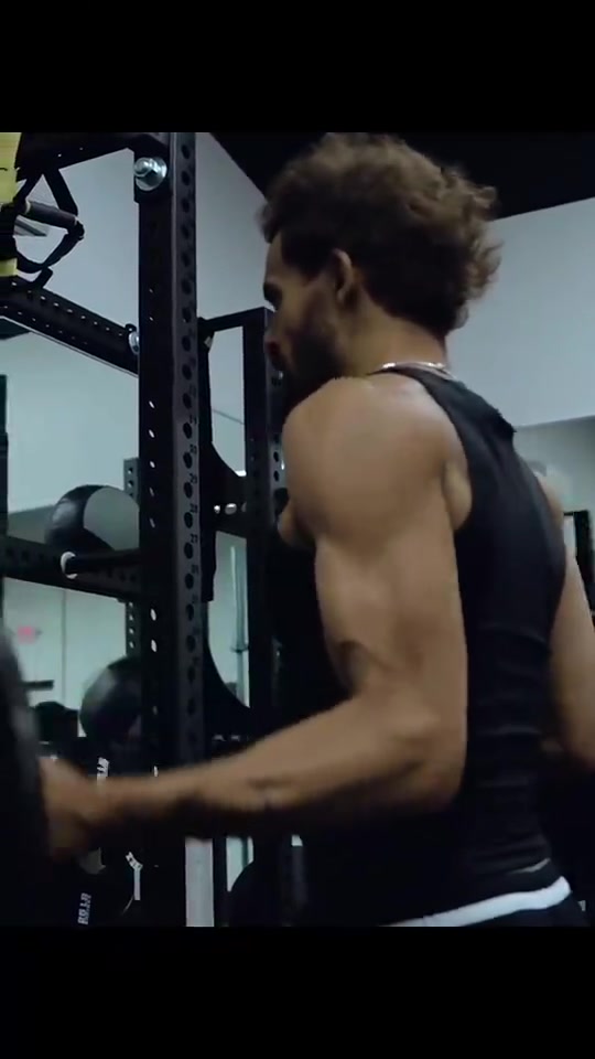 【精彩剪辑】穿衣显瘦，脱衣有肉！特雷·杨这肌肉打败百分之九十