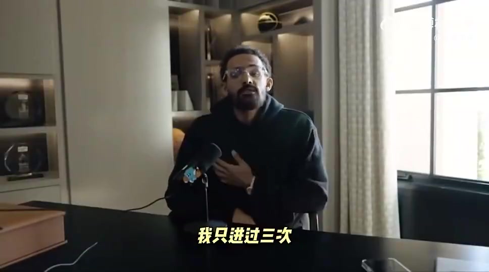 [球迷看点]吹杨曾在线回怼贝弗利：闹麻了！你赢个附加赛搞得像