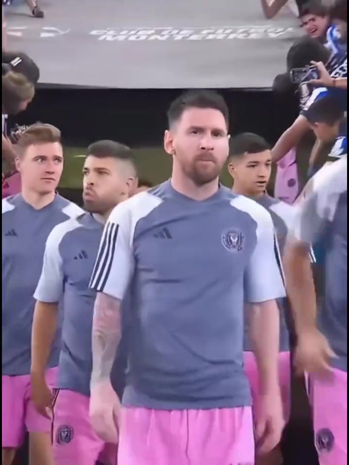 【阿根廷】永远的领袖！即使是训练，球队也要等梅西带领大家入场！