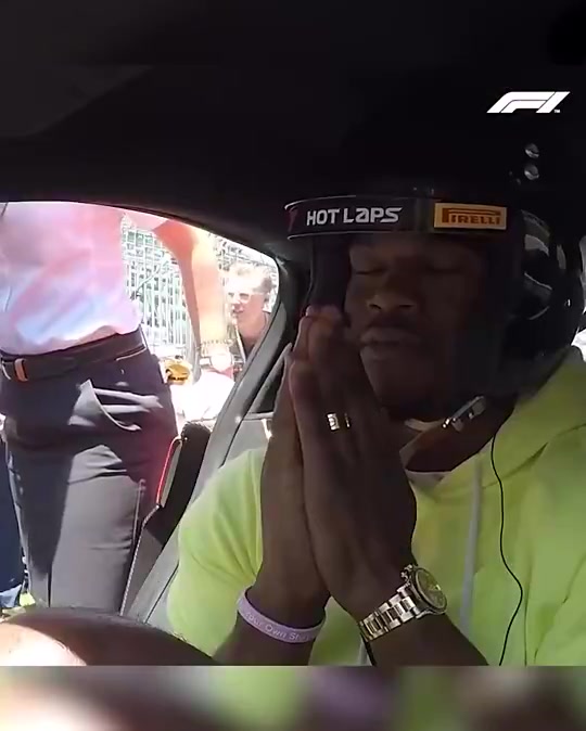 硬汉也怕啊！巴特勒此前坐超跑体验F1赛道，差点吓尿