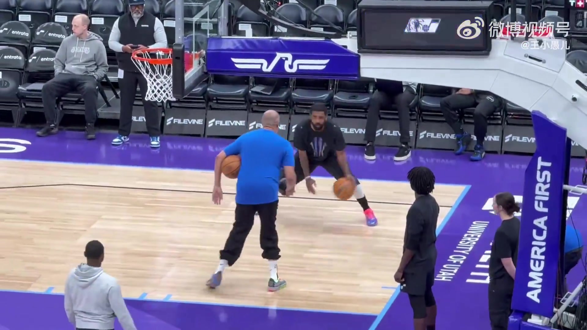 【小牛】本赛季复出？欧文站到比赛场地上运球恢复训练