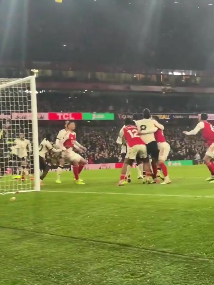 【球迷看点】现场实拍：最后时刻角球机会阿森纳错失绝杀！