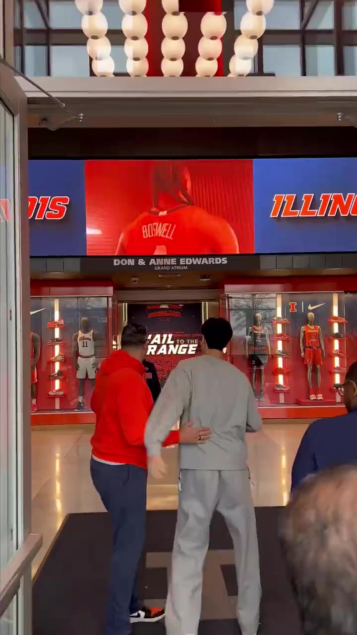 【球迷看点】中国男篮未来之星！张博源参观伊利诺伊大学