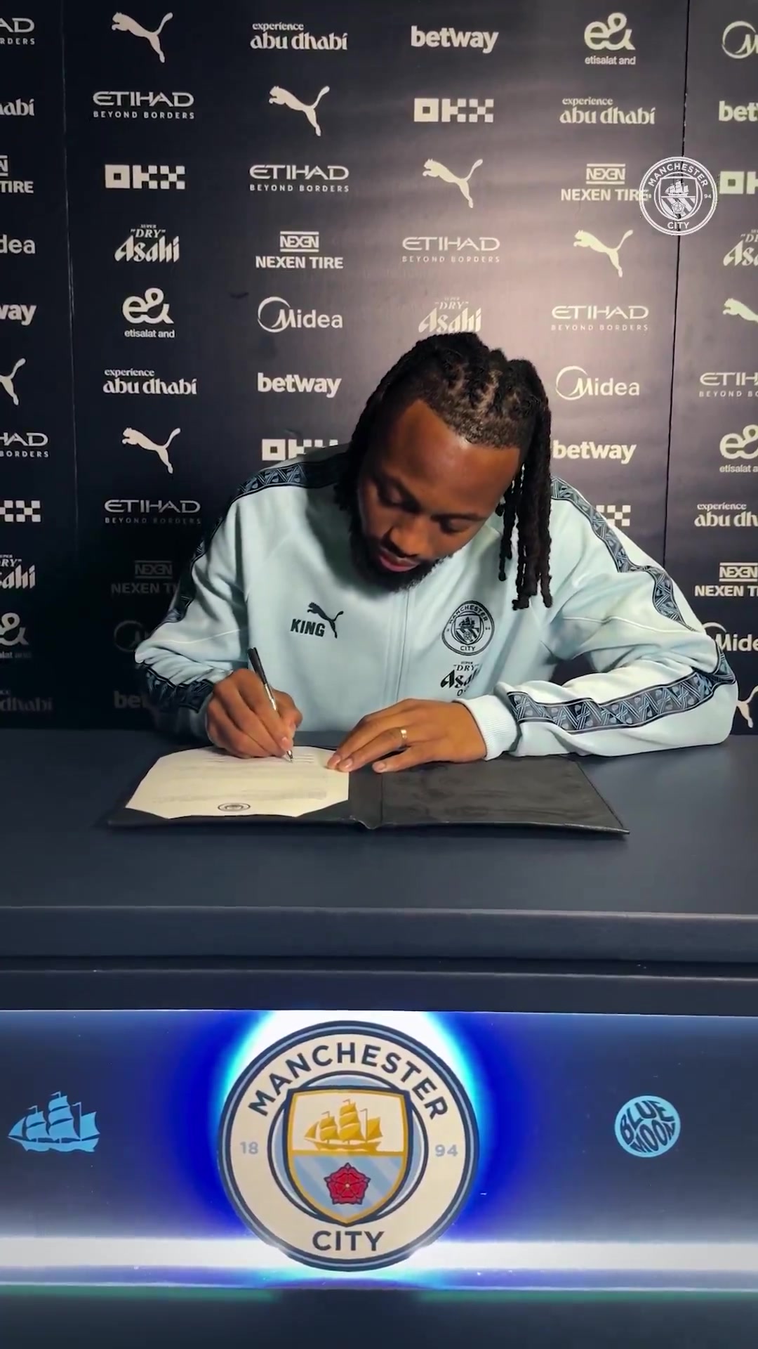 【值得一看】冠军争夺战或许还没结束！曼城长约签下塞梅尼奥