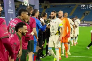 沙特联-本泽马半场戴帽 吉达联合4-0拉斯永恒