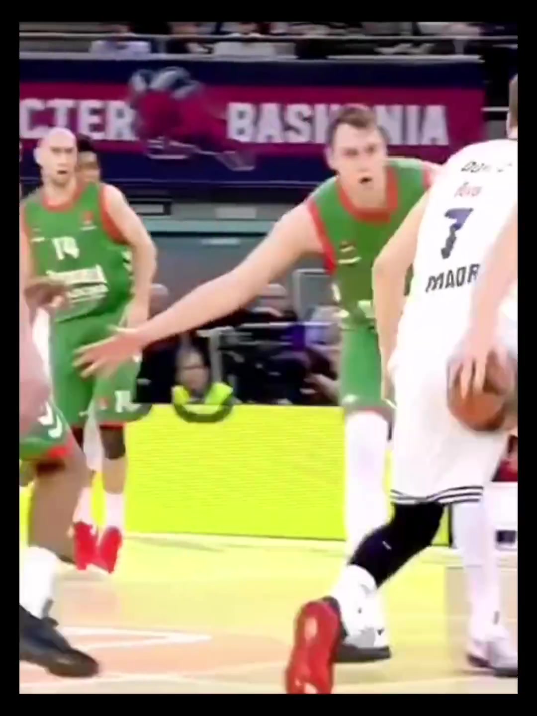 需要找回状态！东契奇当年在欧洲是怎么打球的？攻防一体超新星！