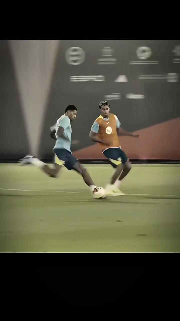 【精彩剪辑】看好了！拉什福德在训练赛中1v1亚马尔