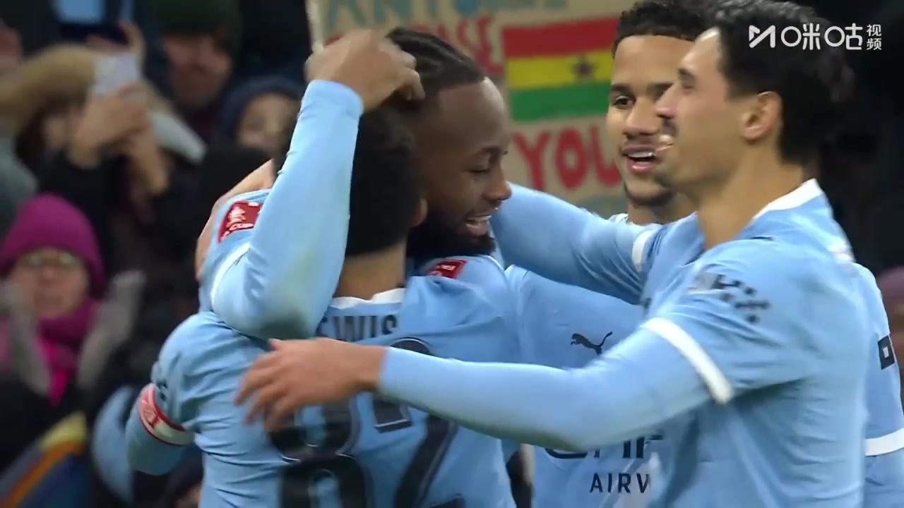 首秀助攻！塞梅尼奥传中助攻刘易斯垫射破门！曼城5-0埃克塞特城