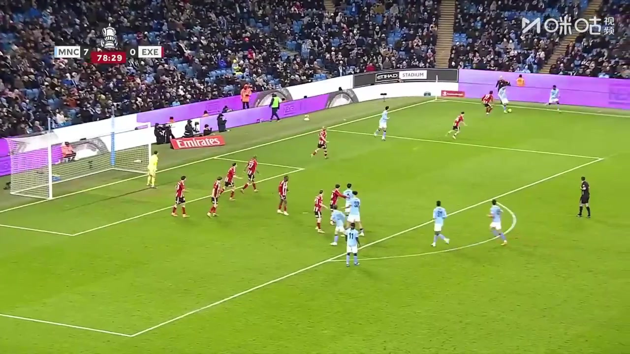 曼城8-0埃克塞特城！刘易斯精准传中助攻，奥赖利头球攻门得手！