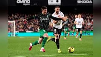 西甲-迪安加纳破门佩佩鲁点射绝平 瓦伦西亚1-1埃尔切