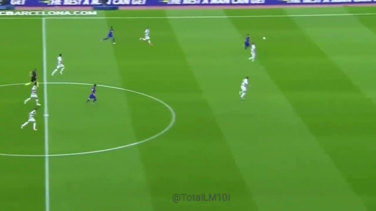 谁是左路的最佳拍档？梅西招牌的过顶传球集锦！